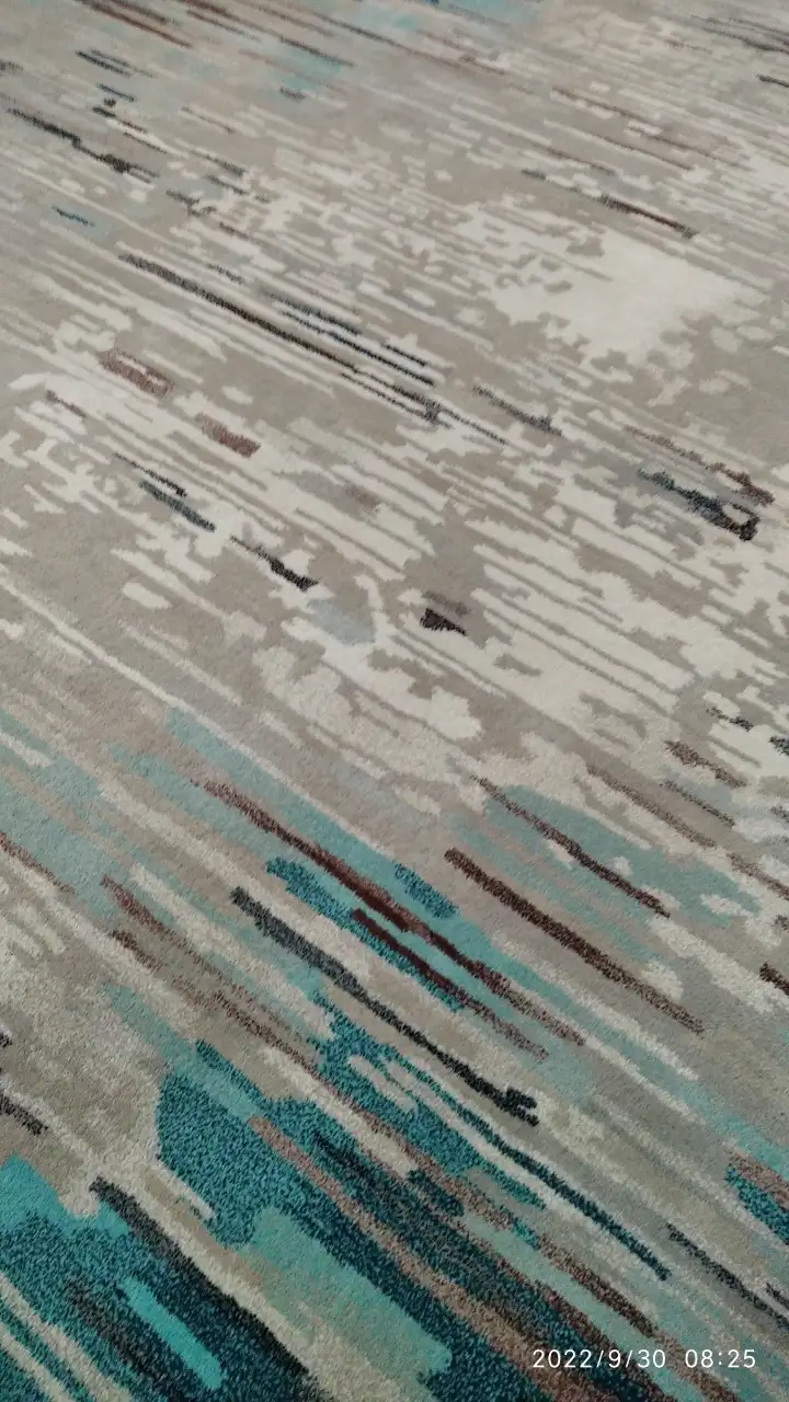 Karpet tebal design abstrak berbahan wool