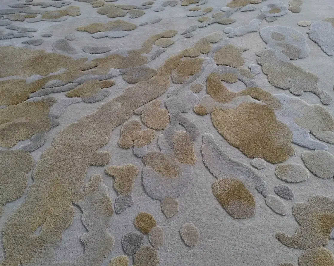 Karpet Wool 3D yang memiliki tekstur yang timbul dengan tingkat ketebalan yang berbeda